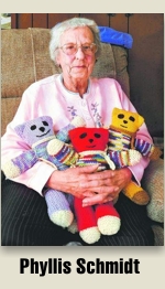 Phyllis Schmidt knits for Mother Bear